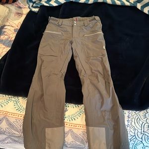 NWT Stio women’s Raymer ski pant. Grey size M
